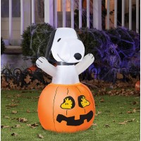 Snoopy Peanuts Light Up Yard Decoration